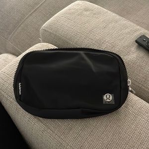 NWT Lululemon belt bag in black
